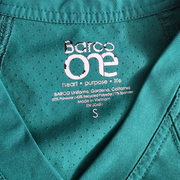 Barco One Scrub Top Womens Size S Hunter Green Racer 4 Pocket V Neck - Picture 3 of 9